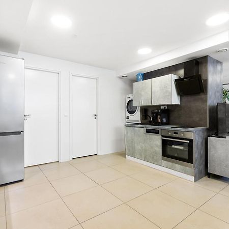 Sirena Apartment - Self Check-In And Free Parking タリン エクステリア 写真