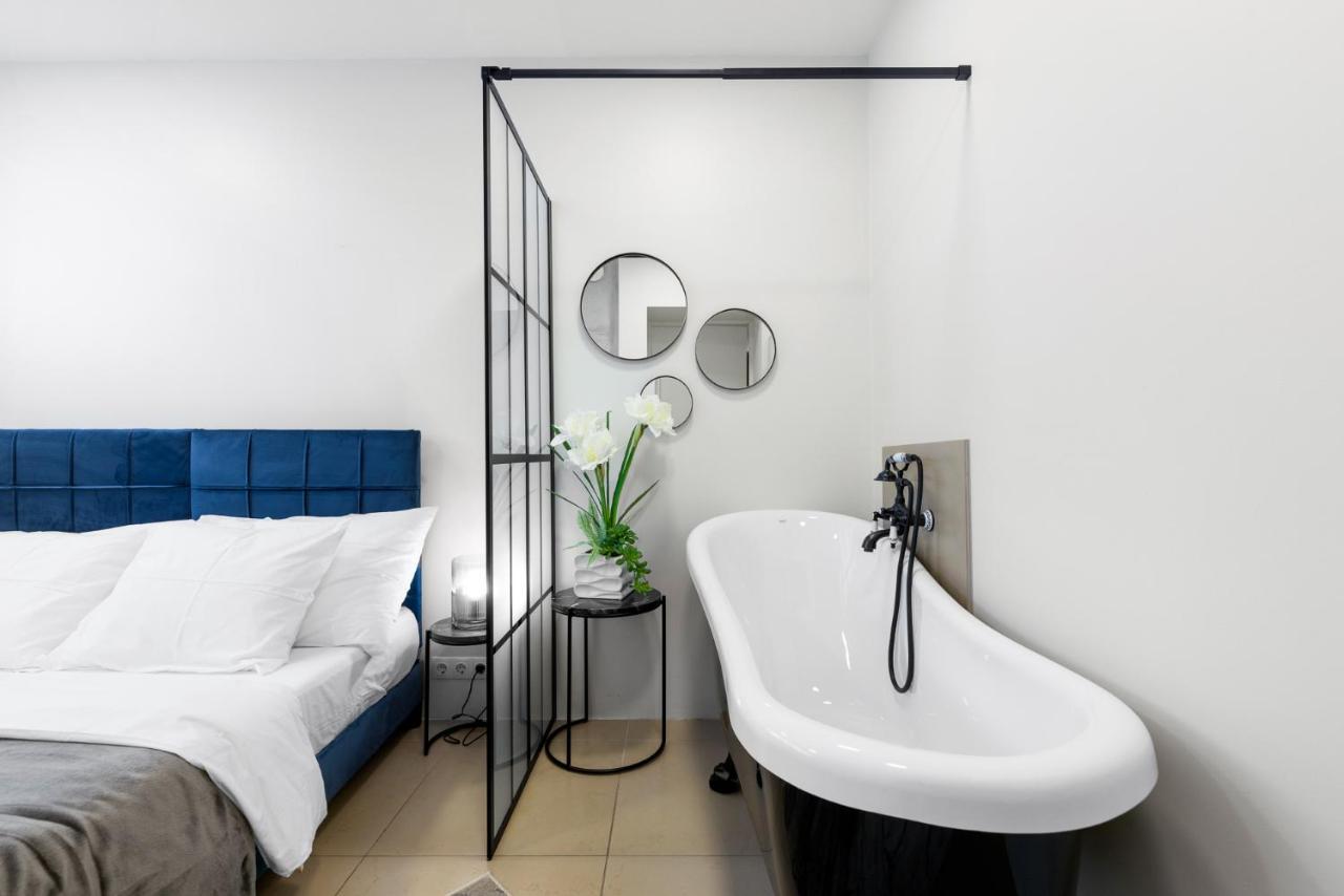 Sirena Apartment - Self Check-In And Free Parking タリン エクステリア 写真