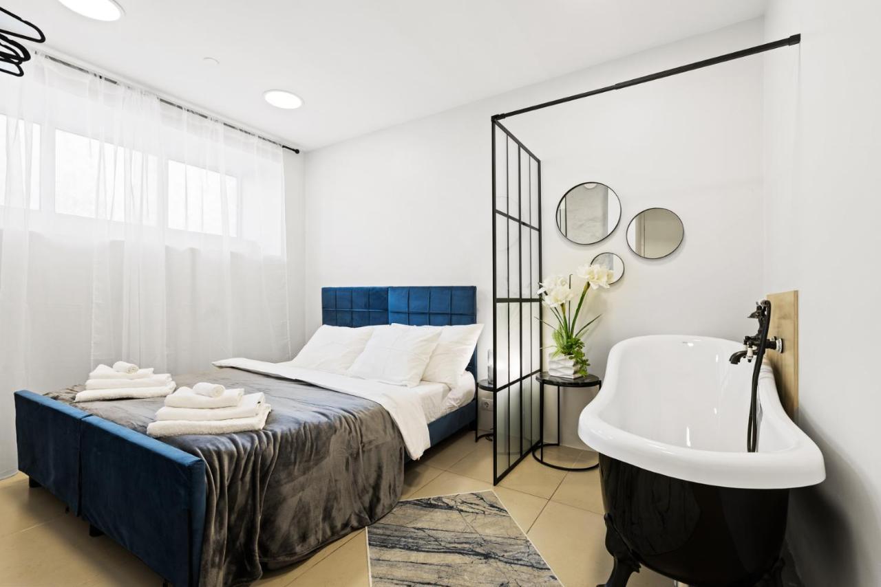 Sirena Apartment - Self Check-In And Free Parking タリン エクステリア 写真